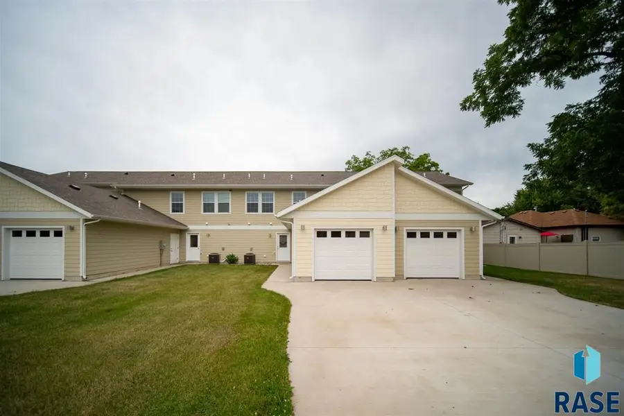 210 N Nesmith Ave, Sioux Falls, SD 57103 - #3