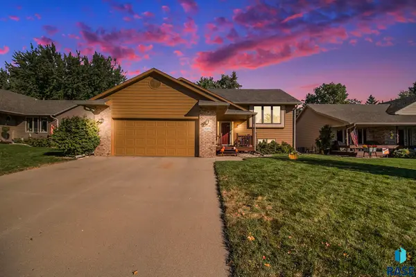 5704 W 52nd St, Sioux Falls, SD 57106
