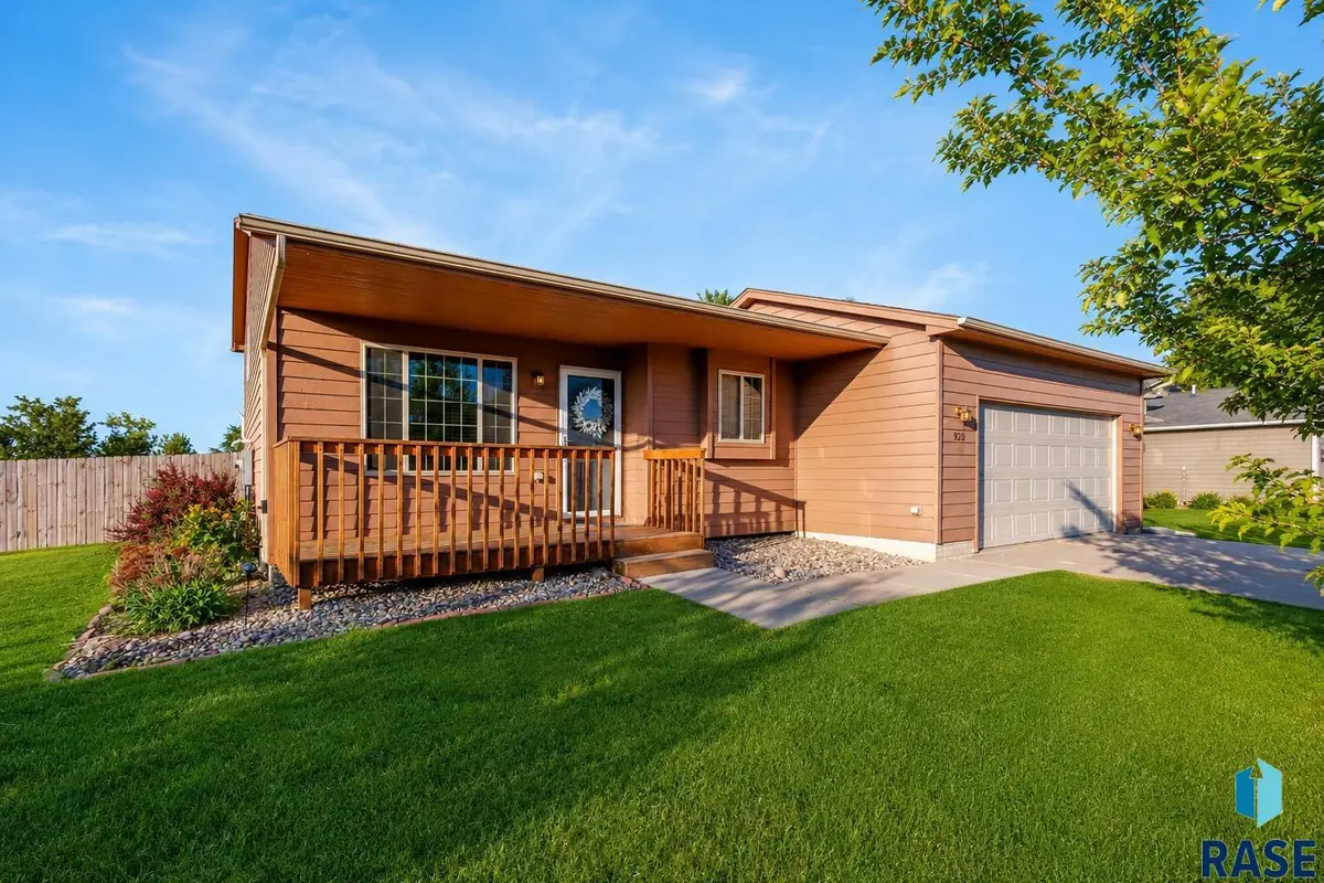 900 Greyhawk Ct, Harrisburg, SD 57032 - #1
