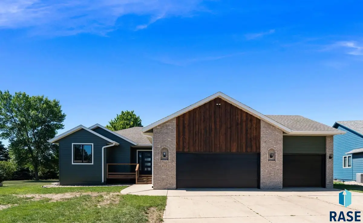 813 E Heatherwood Dr, Brandon, SD 57005 - #1