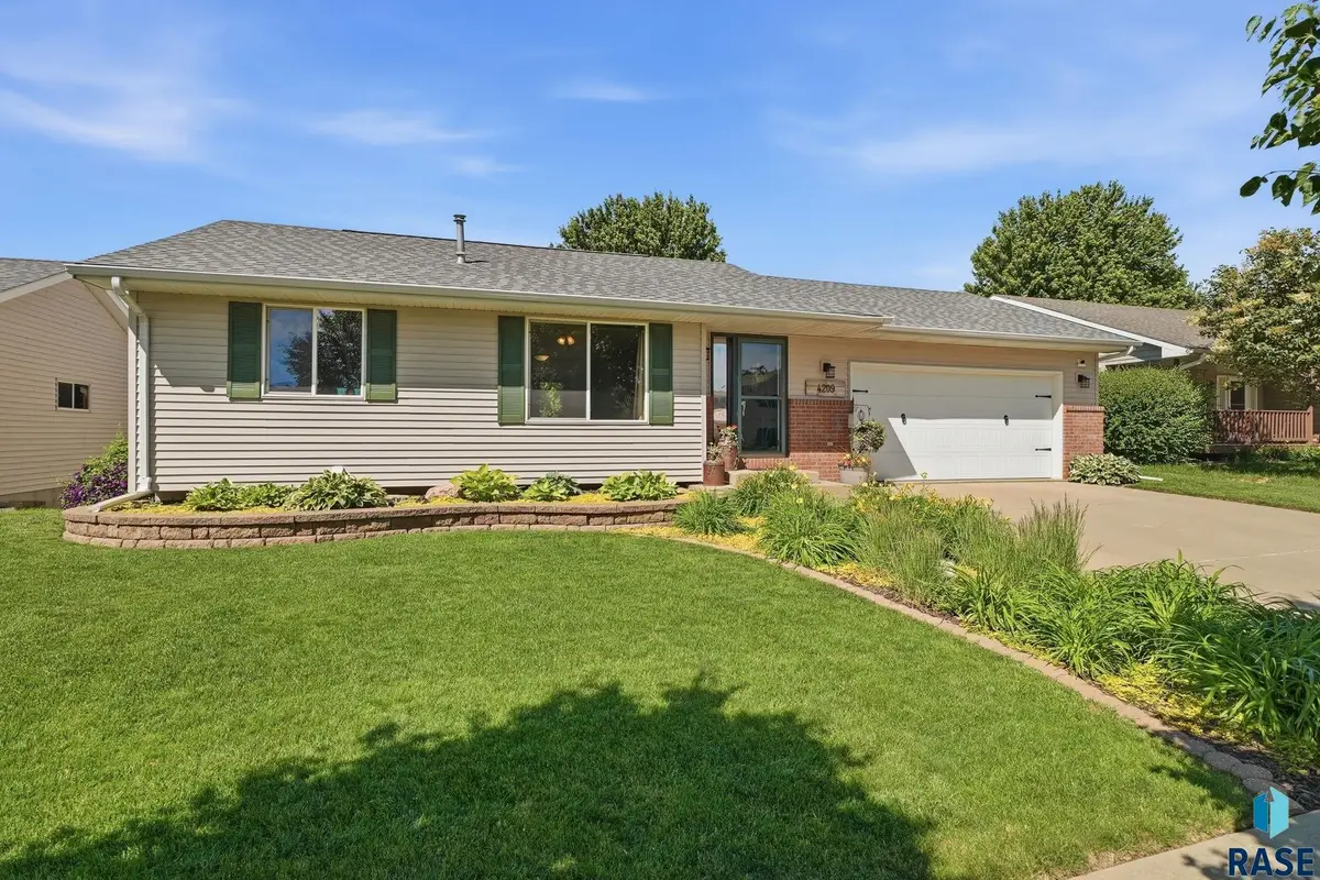 4209 Alaska Ave, Sioux Falls, SD 57107 - #1