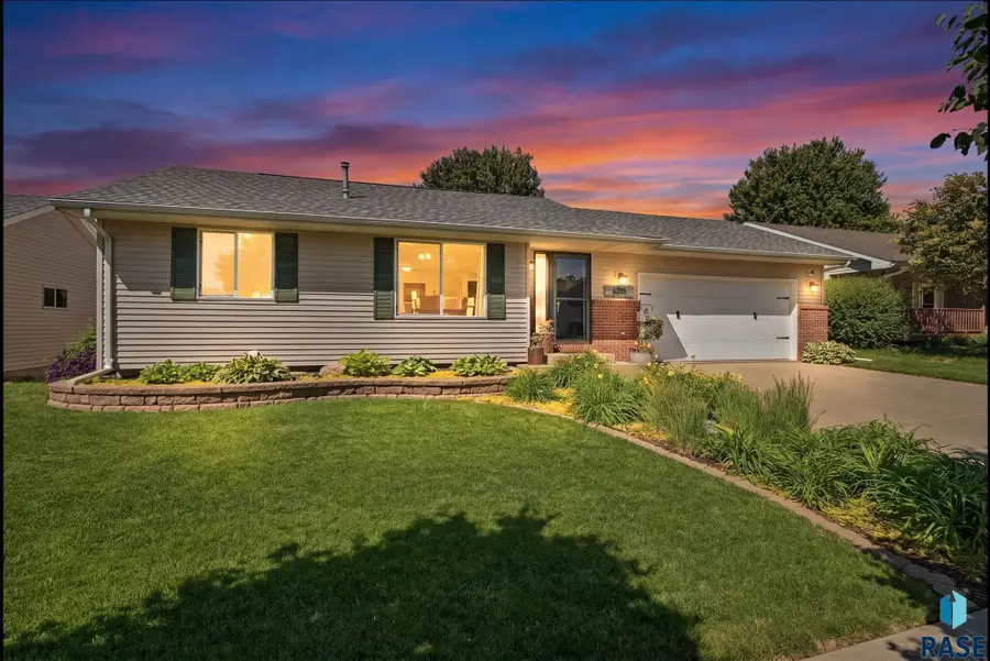 4209 Alaska Ave, Sioux Falls, SD 57107 - #2