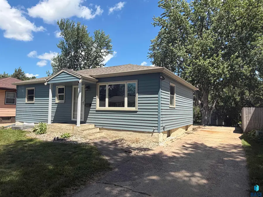 3108 S Glendale Ave, Sioux Falls, SD 57105 - #2