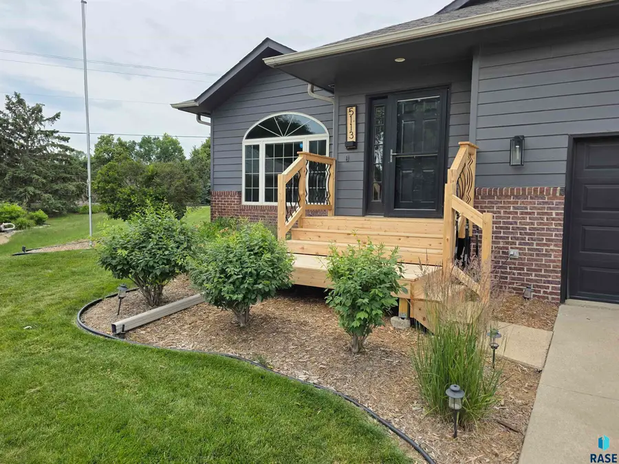 5113 S St Andrews Cir, Sioux Falls, SD 57108 - #2