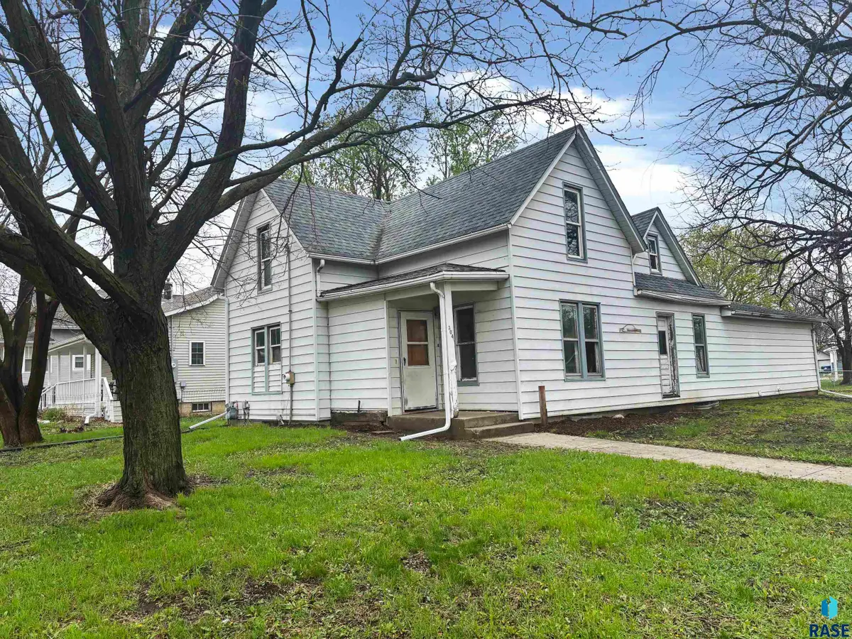 304 N Bartlett St, Canton, SD 57013 - #1