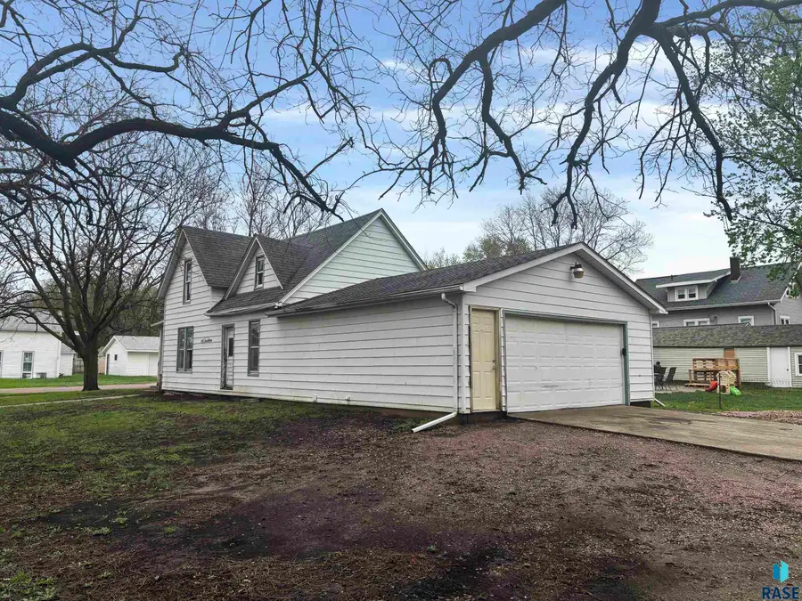 304 N Bartlett St, Canton, SD 57013 - #3