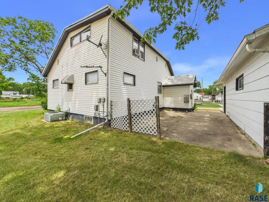 612 S Cedar St, Canton, SD 57013 - #3