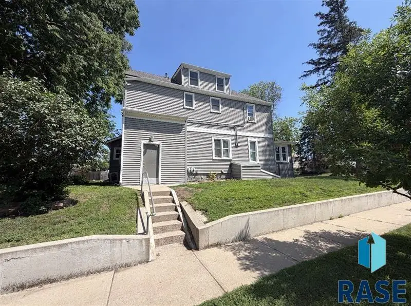 1515 S Norton Ave, Sioux Falls, SD 57105 - #2