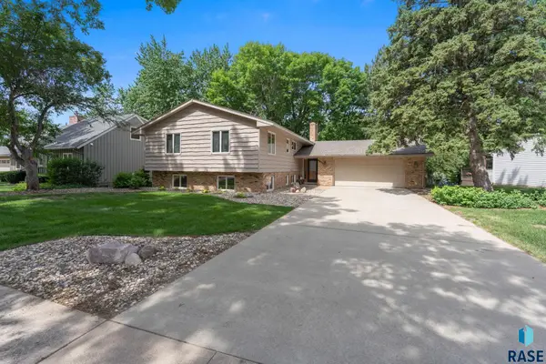 4005 S Thunderbird Trl, Sioux Falls, SD 57103