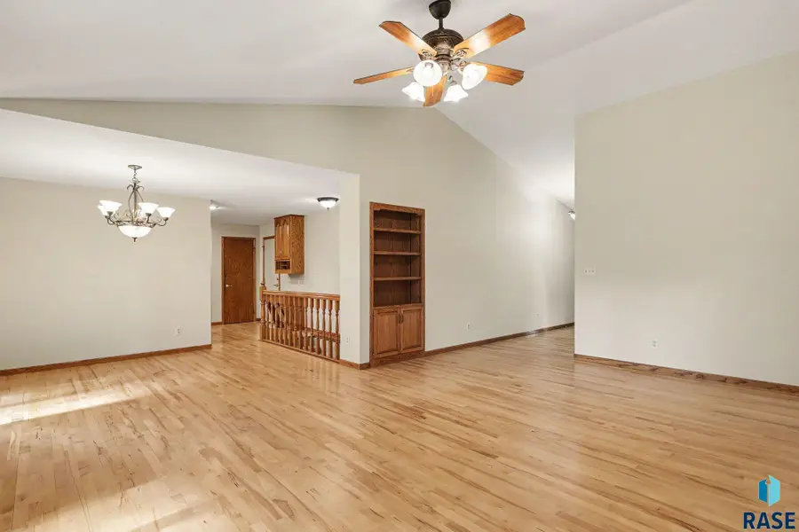 3505 S Micah Cir, Sioux Falls, SD 57103 - #2