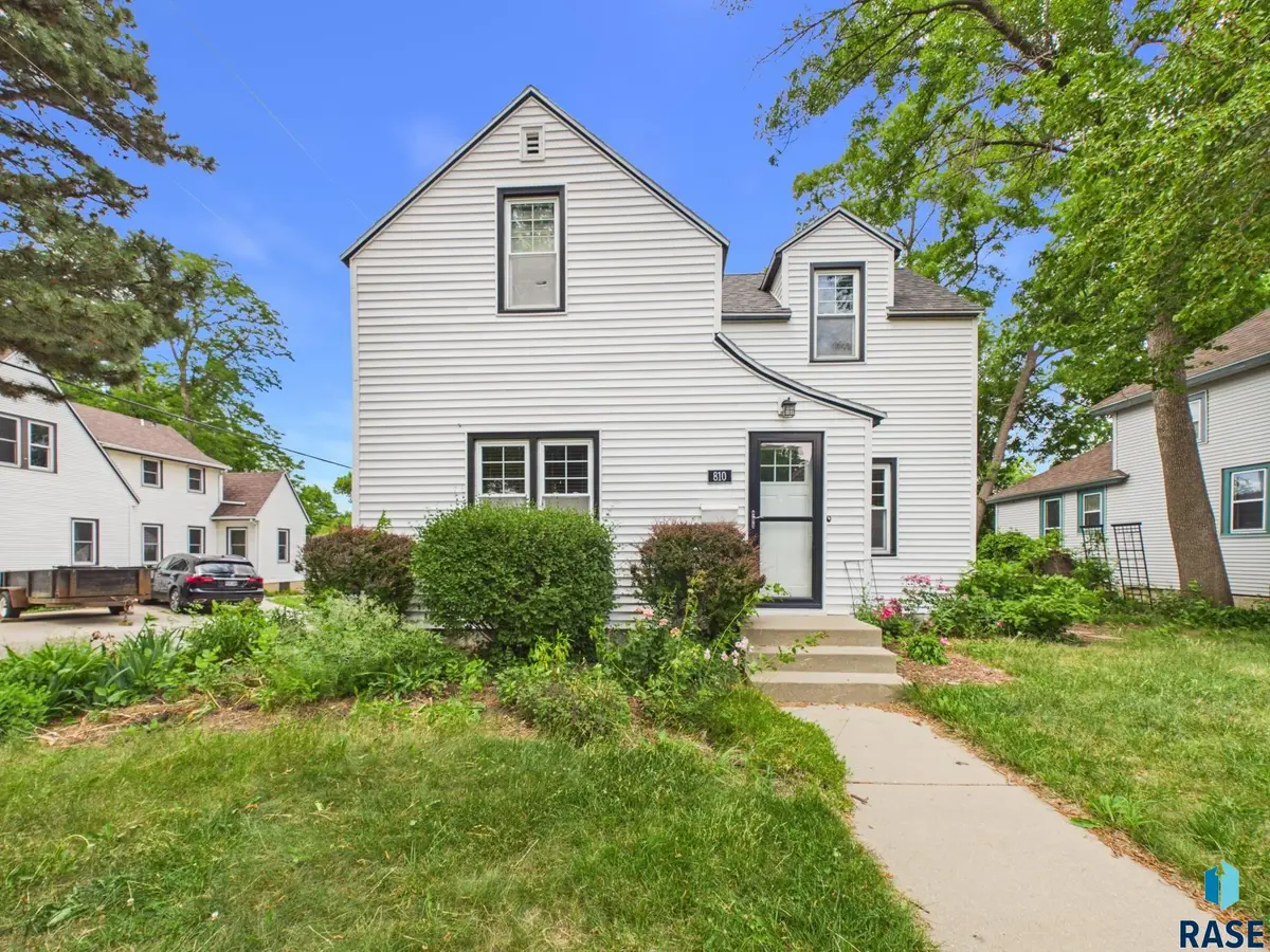 810 W 6th St, Sioux Falls, SD 57104 - #1