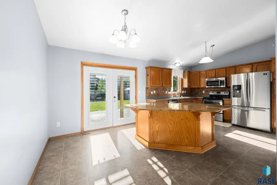 529 S Whitewood Ave, Sioux Falls, SD 57106 - #3