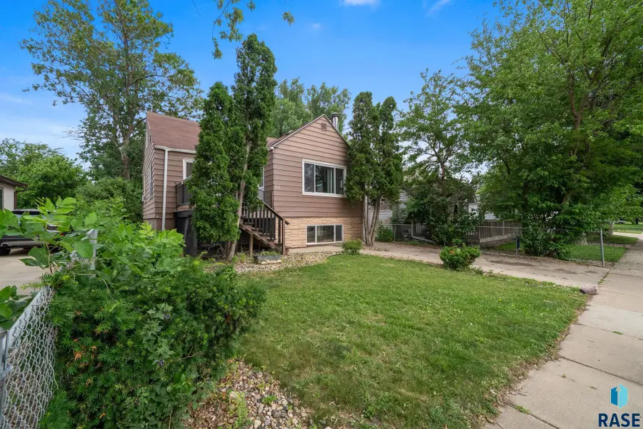 212 W 42nd St, Sioux Falls, SD 57105 - #2
