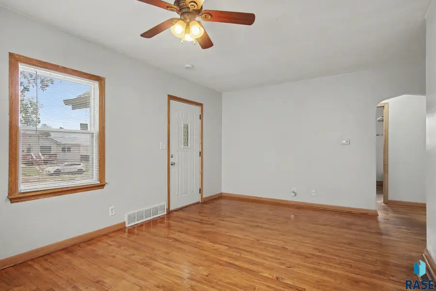 710 N Terrace Pl, Sioux Falls, SD 57104 - #2