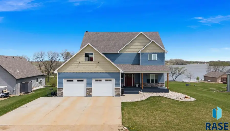 101 Lakeview Dr, Hurley, SD 57036 - #2
