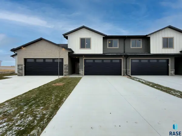 2818 E Hazelnut St, Brandon, SD 57005