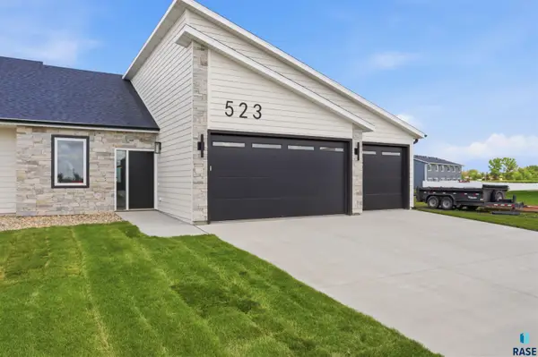 523 Bunyan Dr, Harrisburg, SD 57032