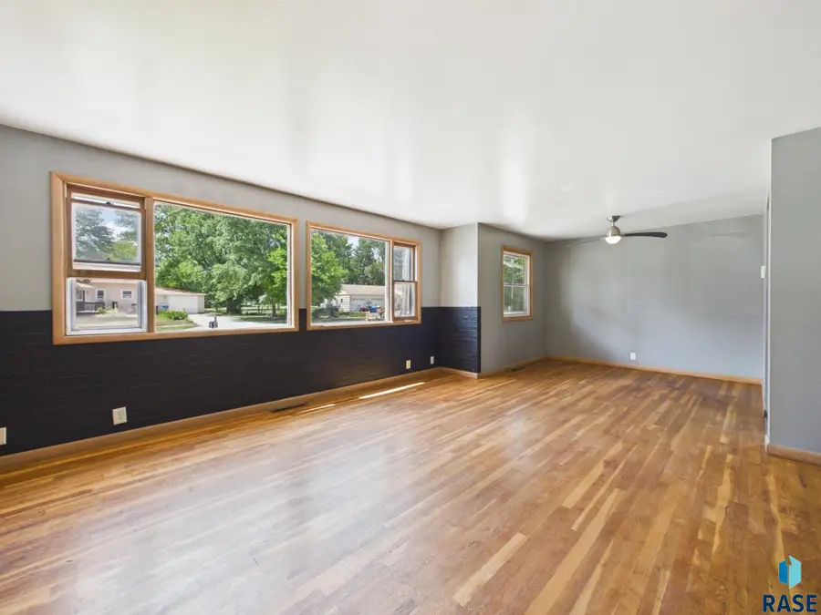 428 S Garfield St, Lennox, SD 57039 - #2