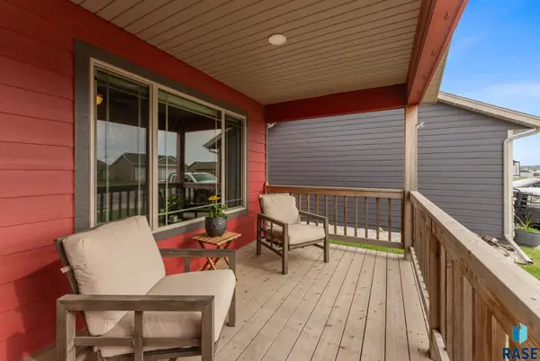 218 Creekside Ave, Harrisburg, SD 57032