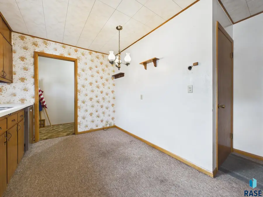 5909 W 41st St, Sioux Falls, SD 57106 - #2
