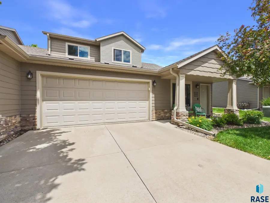 2722 E Indigo Pl, Sioux Falls, SD 57108 - #3