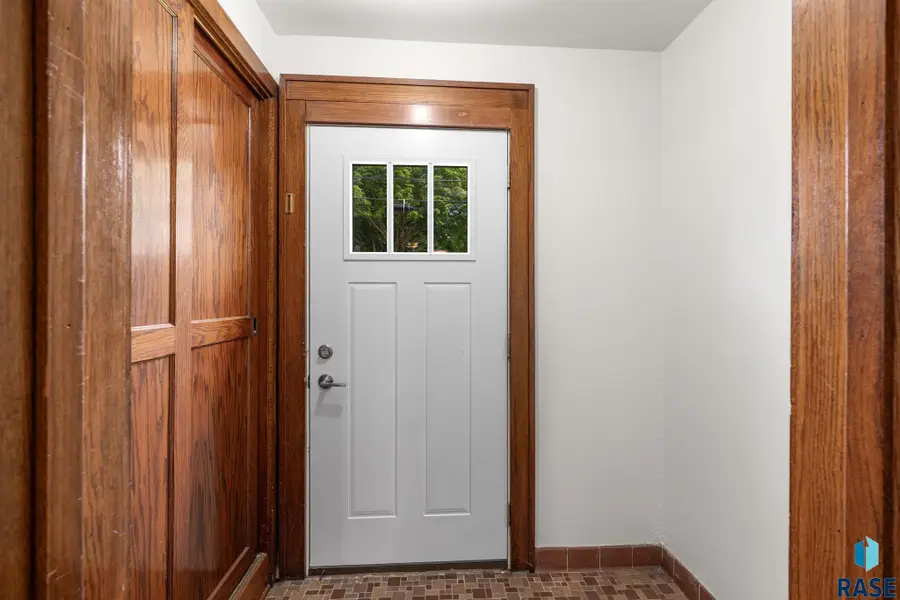 821 W 22nd St, Sioux Falls, SD 57105 - #2