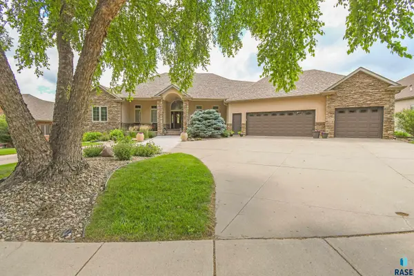 5716 S Prairie View Ct, Sioux Falls, SD 57108