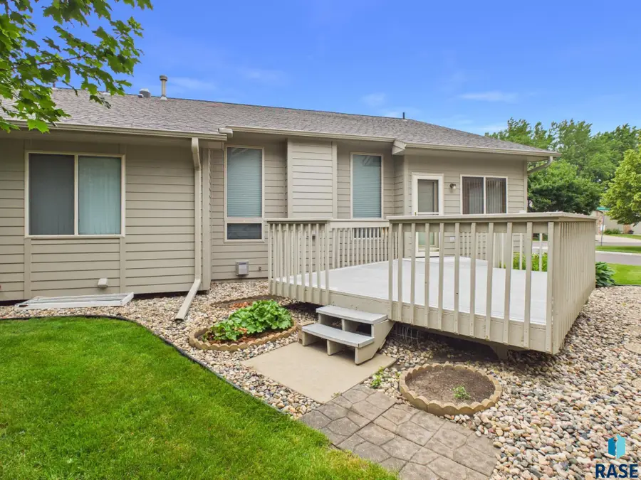 5321 W Summer Creek Pl, Sioux Falls, SD 57106 - #3