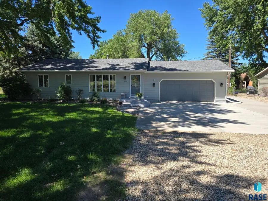 100 Case St, Yankton, SD 57078 - #2