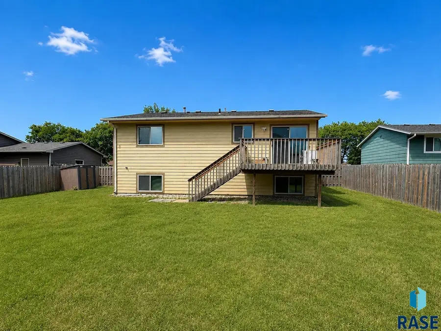 5519 W Dardanella Rd, Sioux Falls, SD 57106 - #2