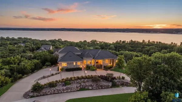 158 Signal Hill Rd, Yankton, SD 57078
