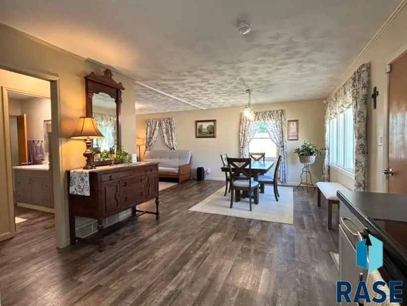 114 N Maple Ave, Pierre, SD 57501 - #3