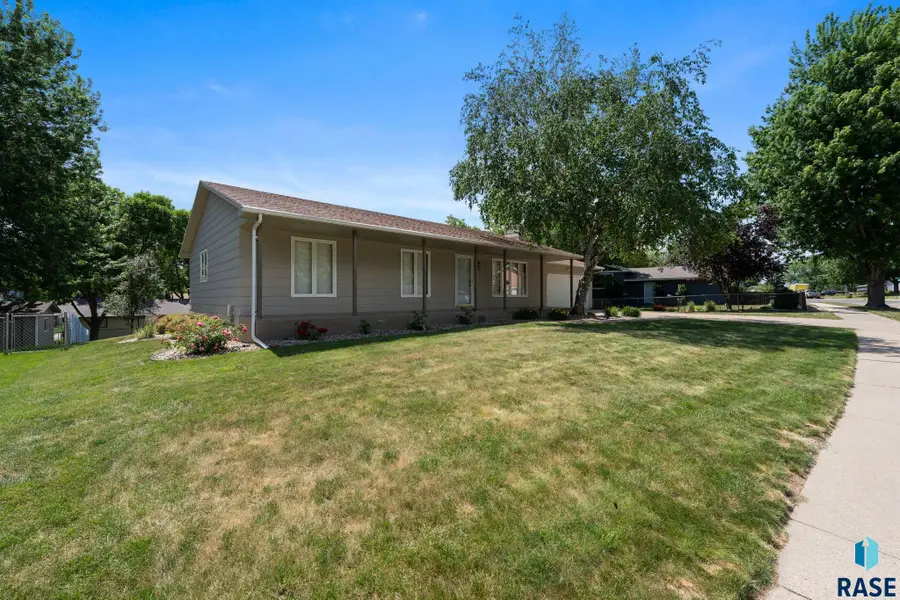 4305 S Highland Ave, Sioux Falls, SD 57103 - #3