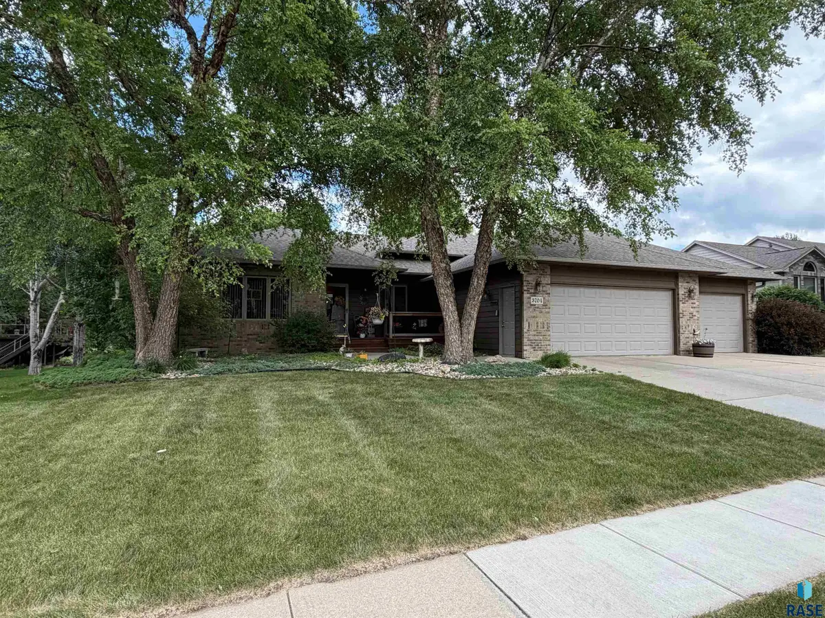 3704 S Judy Ave, Sioux Falls, SD 57103 - #1