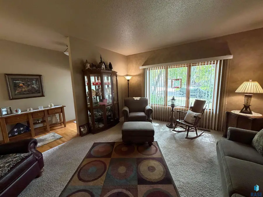 3704 S Judy Ave, Sioux Falls, SD 57103 - #3