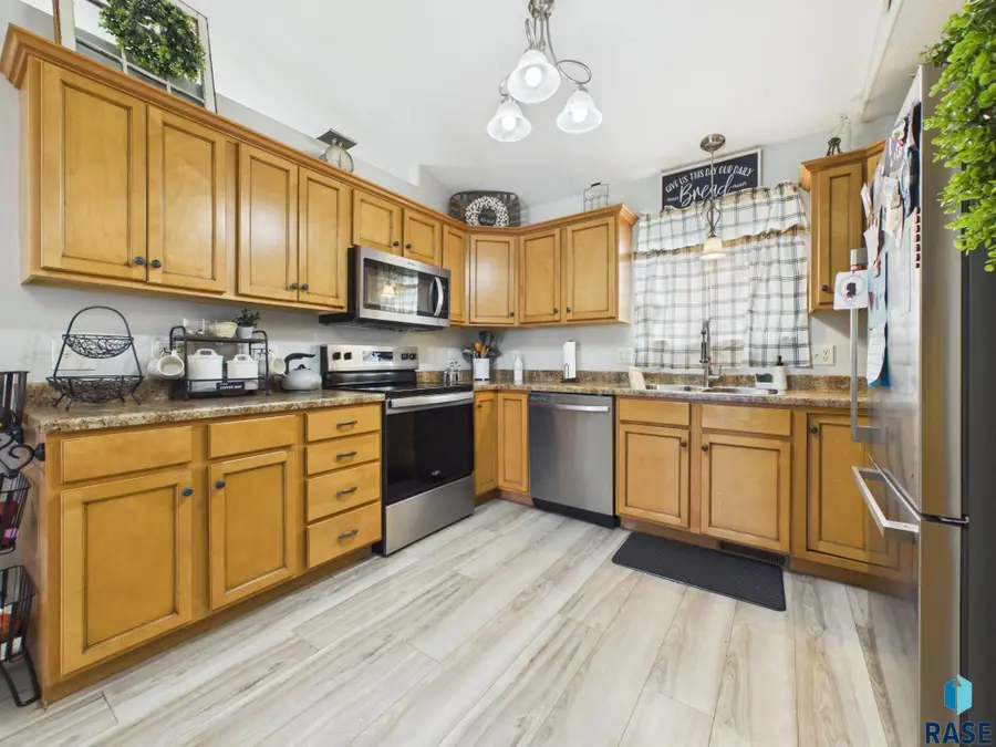 7105 W 65th St, Sioux Falls, SD 57106 - #3