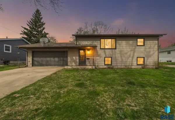 701 S Rohl Dr, Sioux Falls, SD 57103