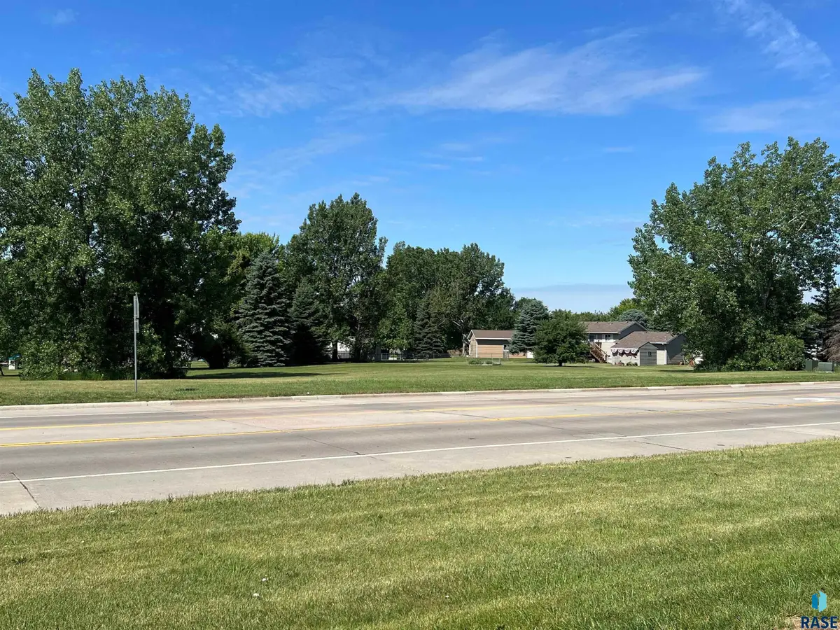 305 E Highway 38 Hwy, Hartford, SD 57033 - #1