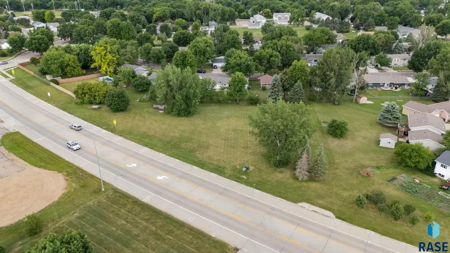 305 E Highway 38 Hwy, Hartford, SD 57033 - #2