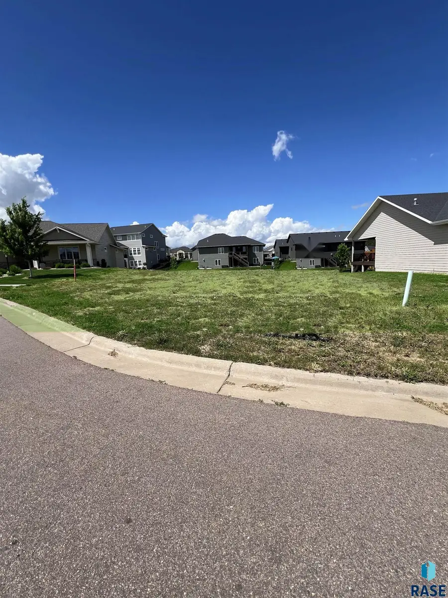6708 E Spitfire Cir, Sioux Falls, SD 57110 - #2