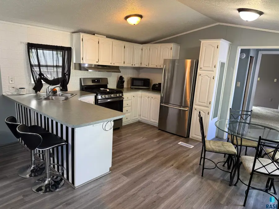 6029 S Mckenzie Pl, Sioux Falls, SD 57106 - #3