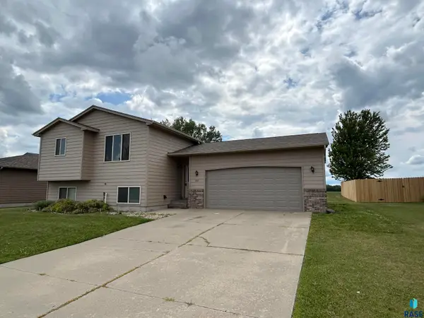 507 Almond Ave, Harrisburg, SD 57032