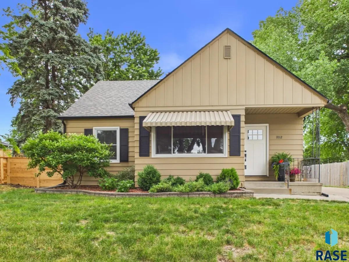 1012 S Willow Ave, Sioux Falls, SD 57105 - #1