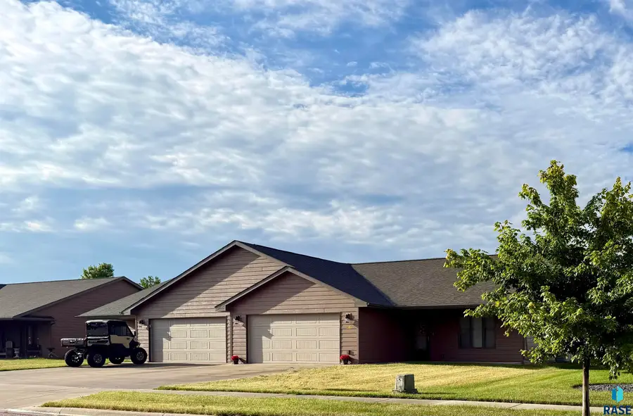 909 W 16th Ave, Mitchell, SD 57301 - #2