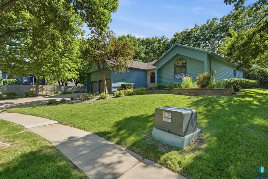 4517 S River Oaks Dr, Sioux Falls, SD 57105 - #3