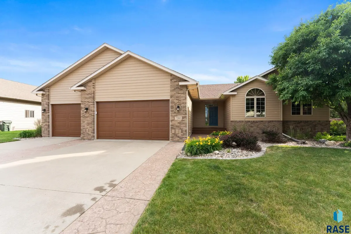 7205 S Heatherridge Ave, Sioux Falls, SD 57108 - #1