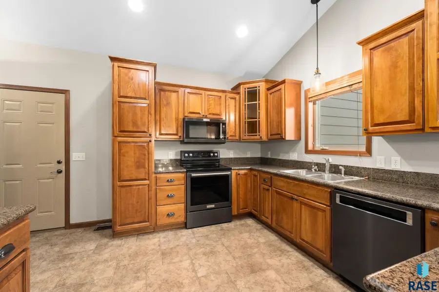 7205 S Heatherridge Ave, Sioux Falls, SD 57108 - #2