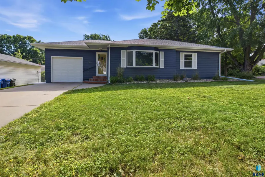 2316 S Phillips Ave, Sioux Falls, SD 57105 - #2