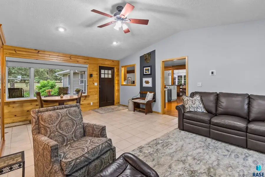 47527 255th St, Renner, SD 57055 - #3