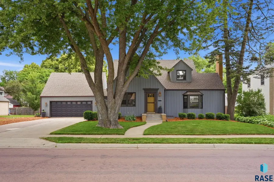 1910 S Phillips Ave, Sioux Falls, SD 57105 - #2